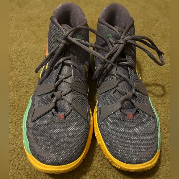 7Y Basketball Shoes - Picture 3 of 8